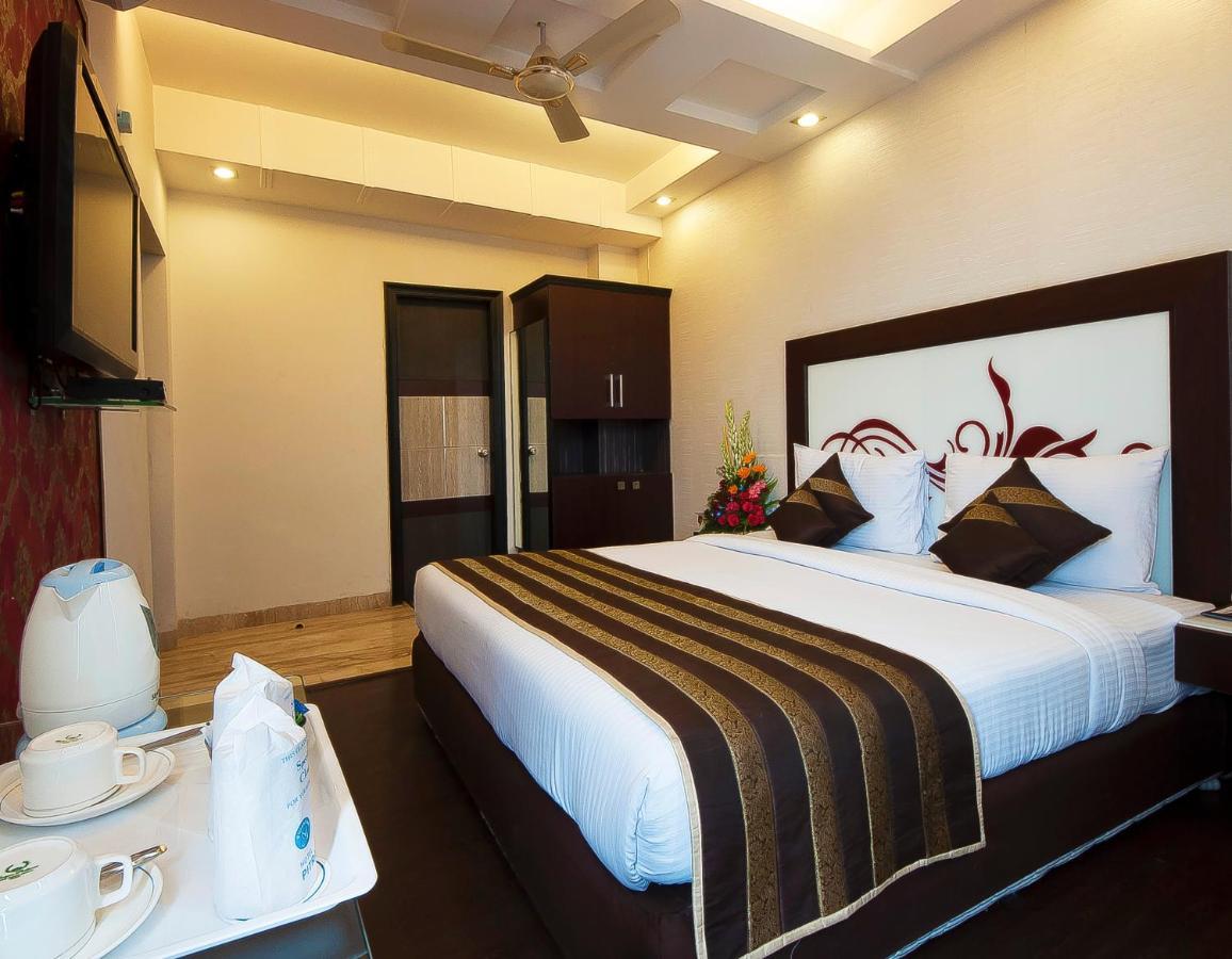 Pitrashish Grand And Premium Hotel Delhi  Exterior photo